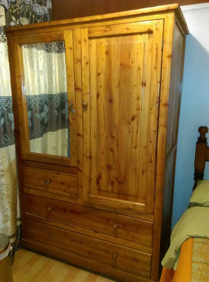 Escocie - Vargas Quito Hostal